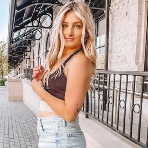 Meet your Posher, Caitlin